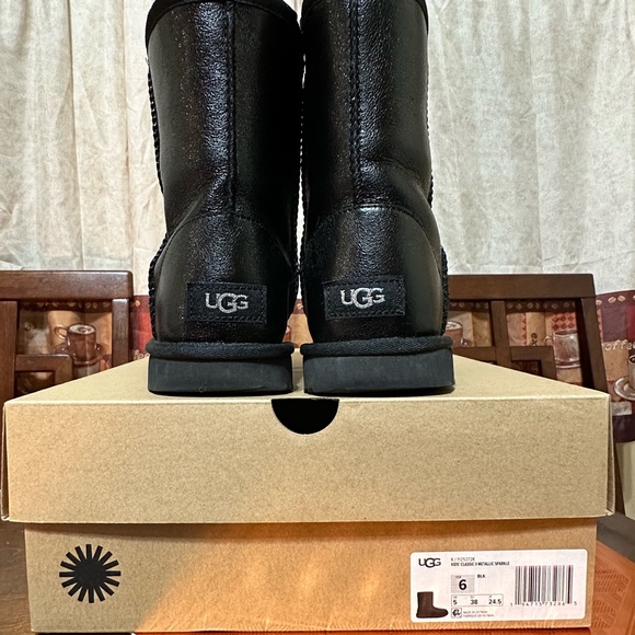 UGGS KIDS' CLASSIC | BLK METALLIC SPARKLE - Picture 3 of 7